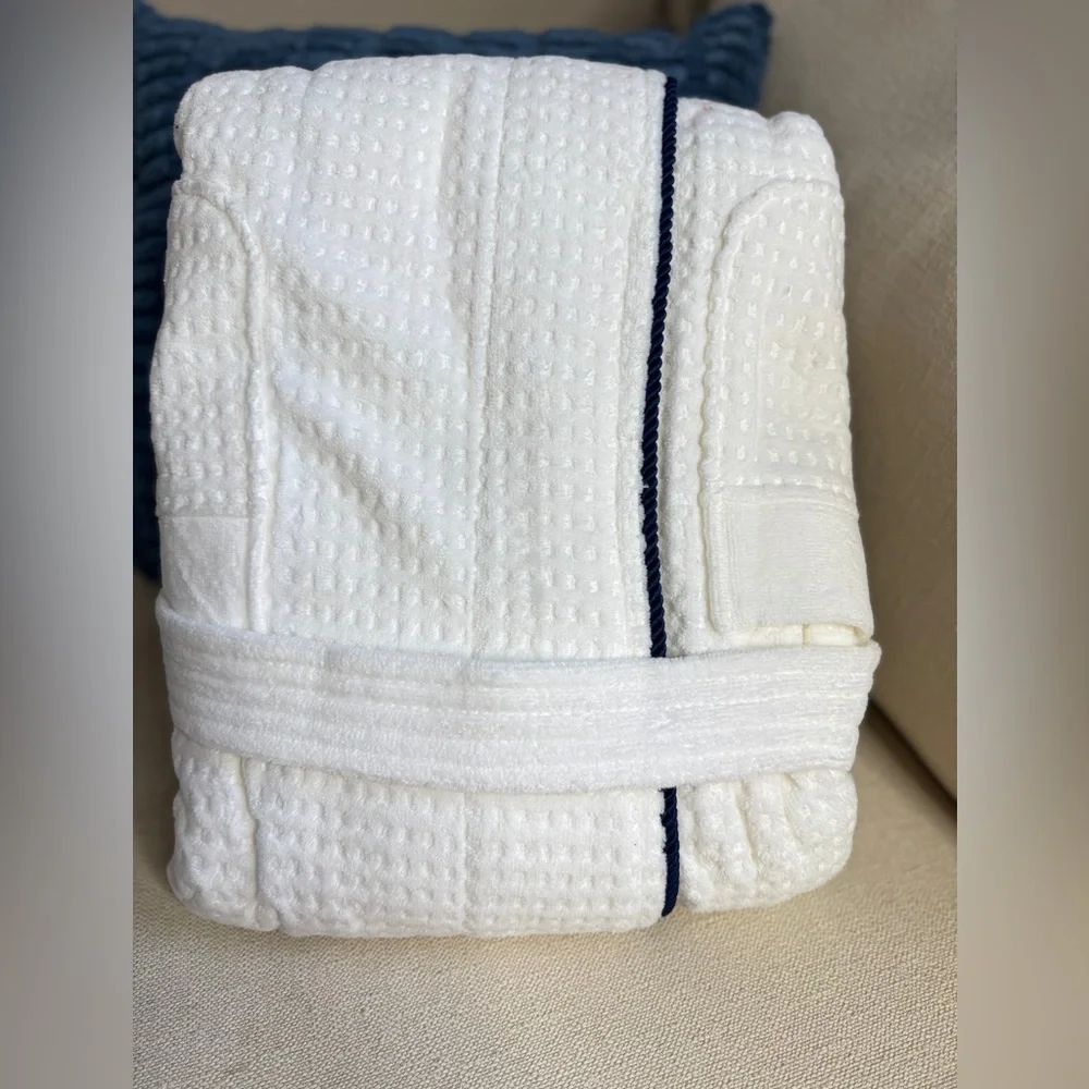 NWT Vintage Royal Caribbean White Bathrobe with Navy Piping - Picture 2 of 5